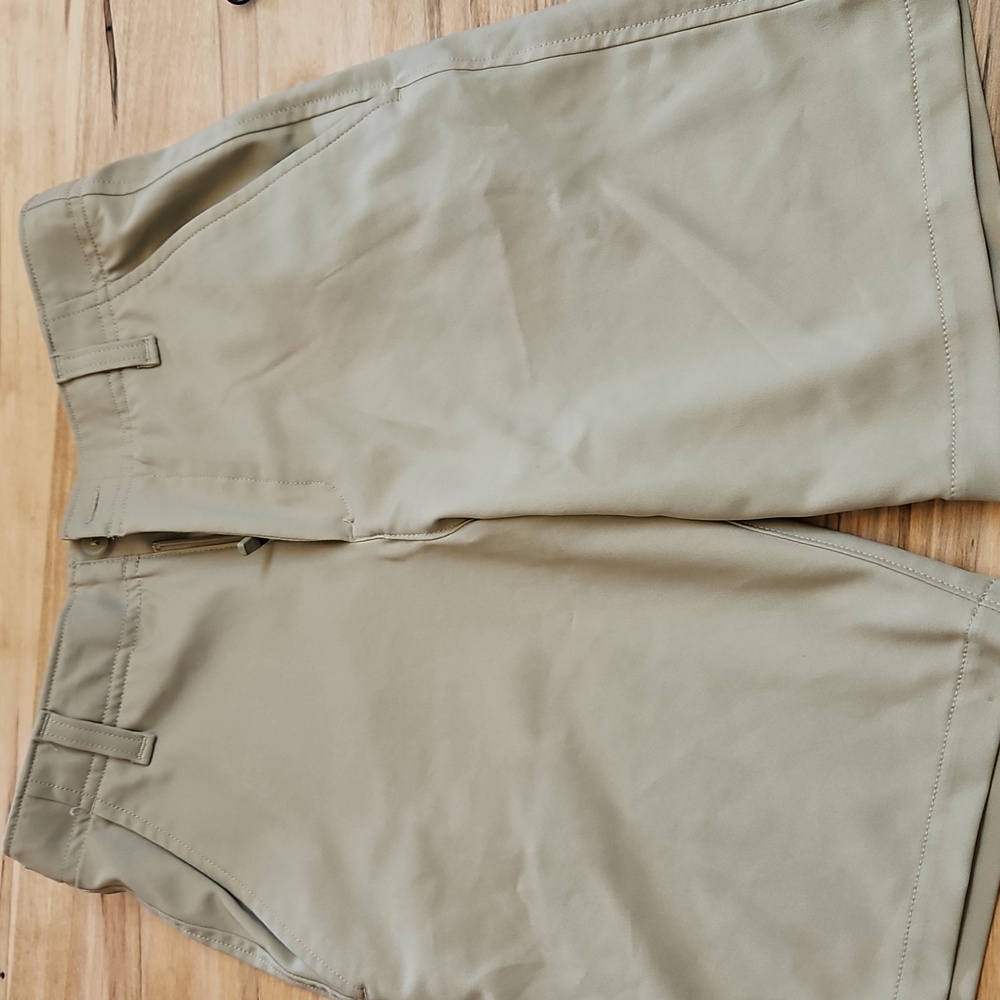 Under Armour Boys Khaki Shorts Medium